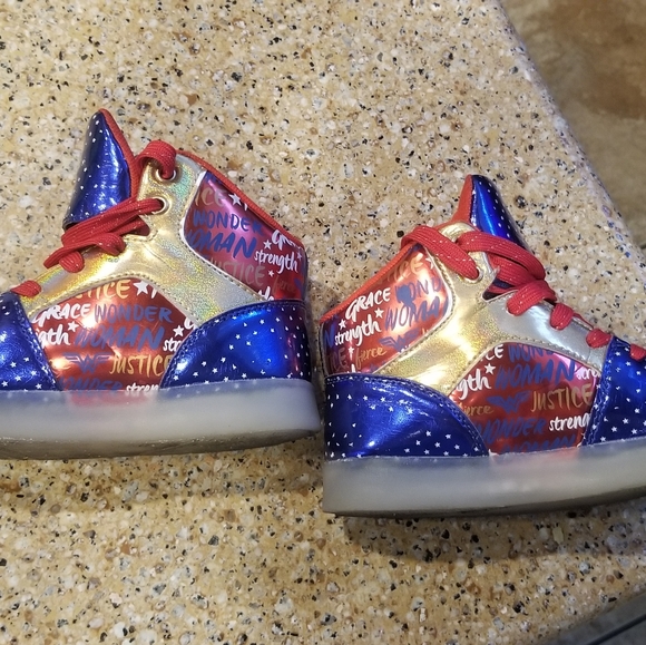 SOLD*EBAY Wonder Woman Light Up High Tops! - Picture 5 of 7
